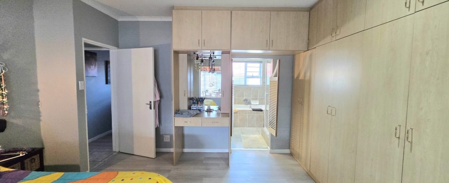 4 Bedroom Property for Sale in Franskraal Western Cape